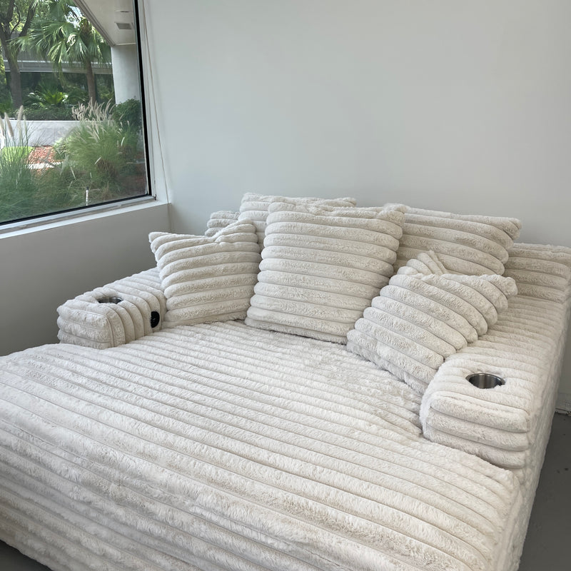 The “Appa” Comfy Chaise Lounge Chair