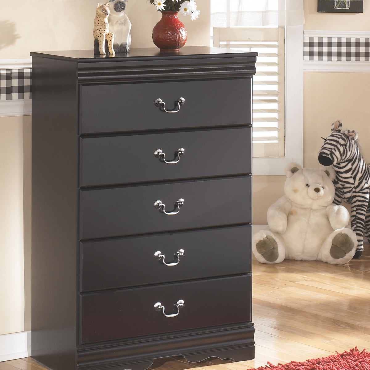 Huey Vineyard - Five Drawer Chest - Black