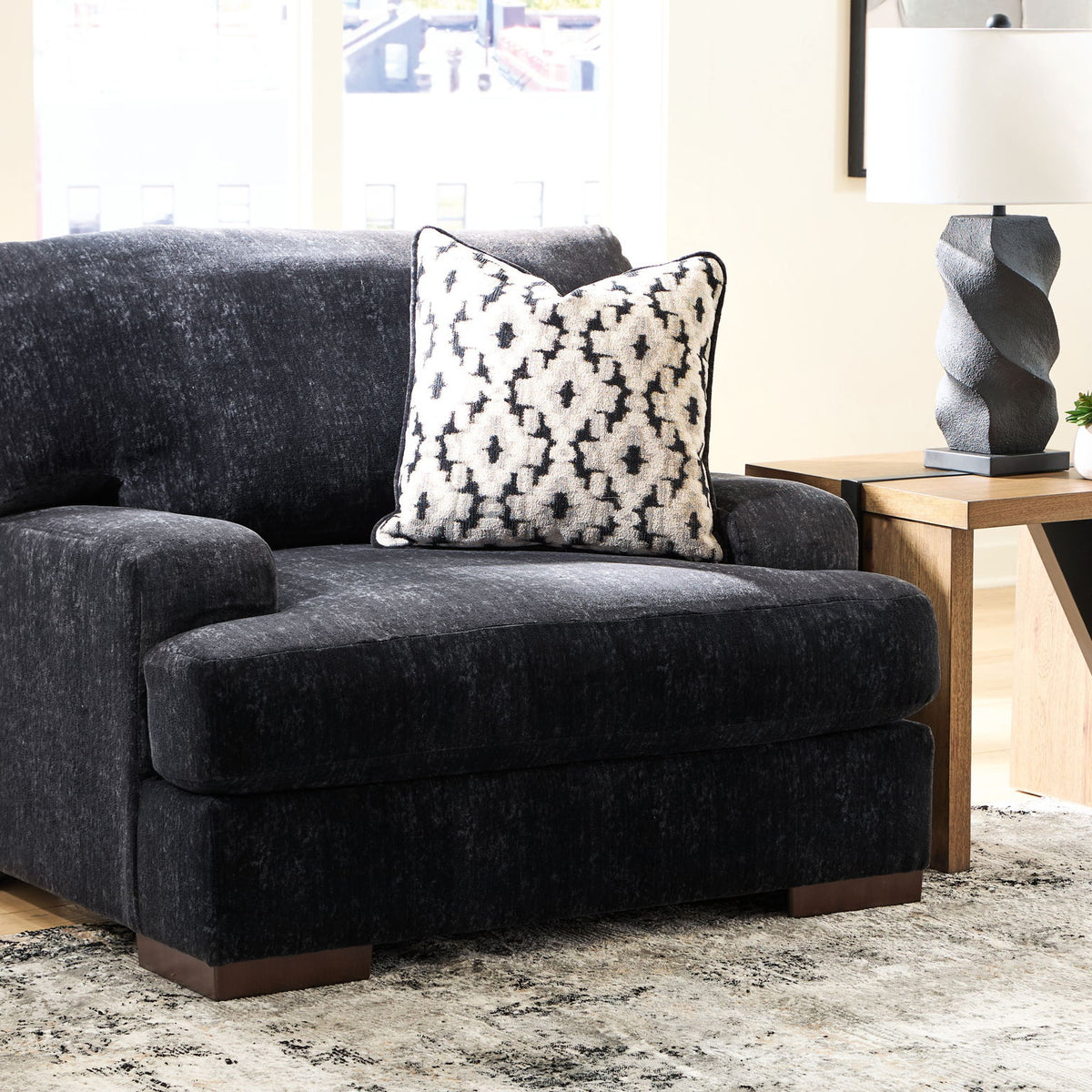 Whitmore Manor - Chair And A Half - Black Pearl