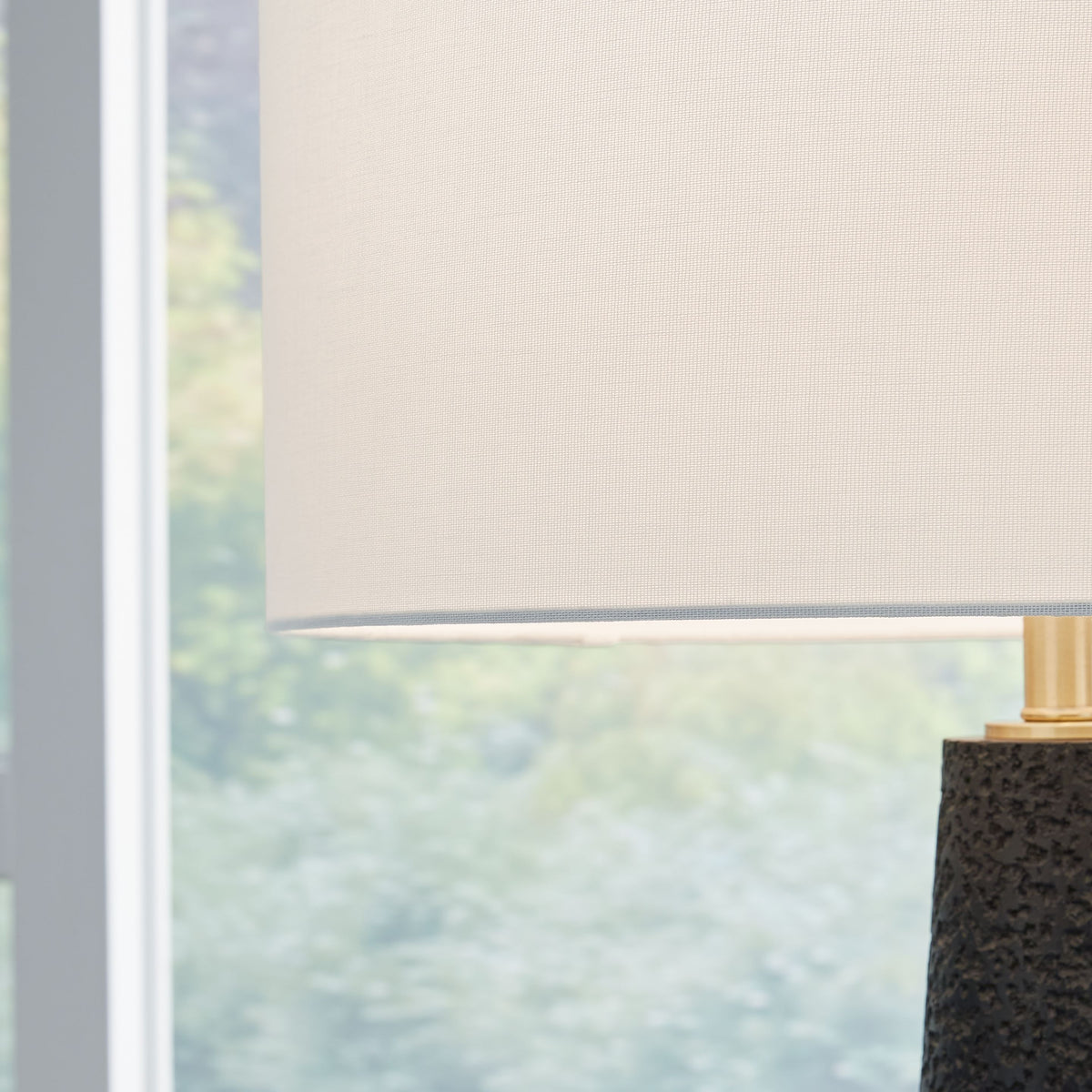 Hallburg - Poly Floor Lamp - Black