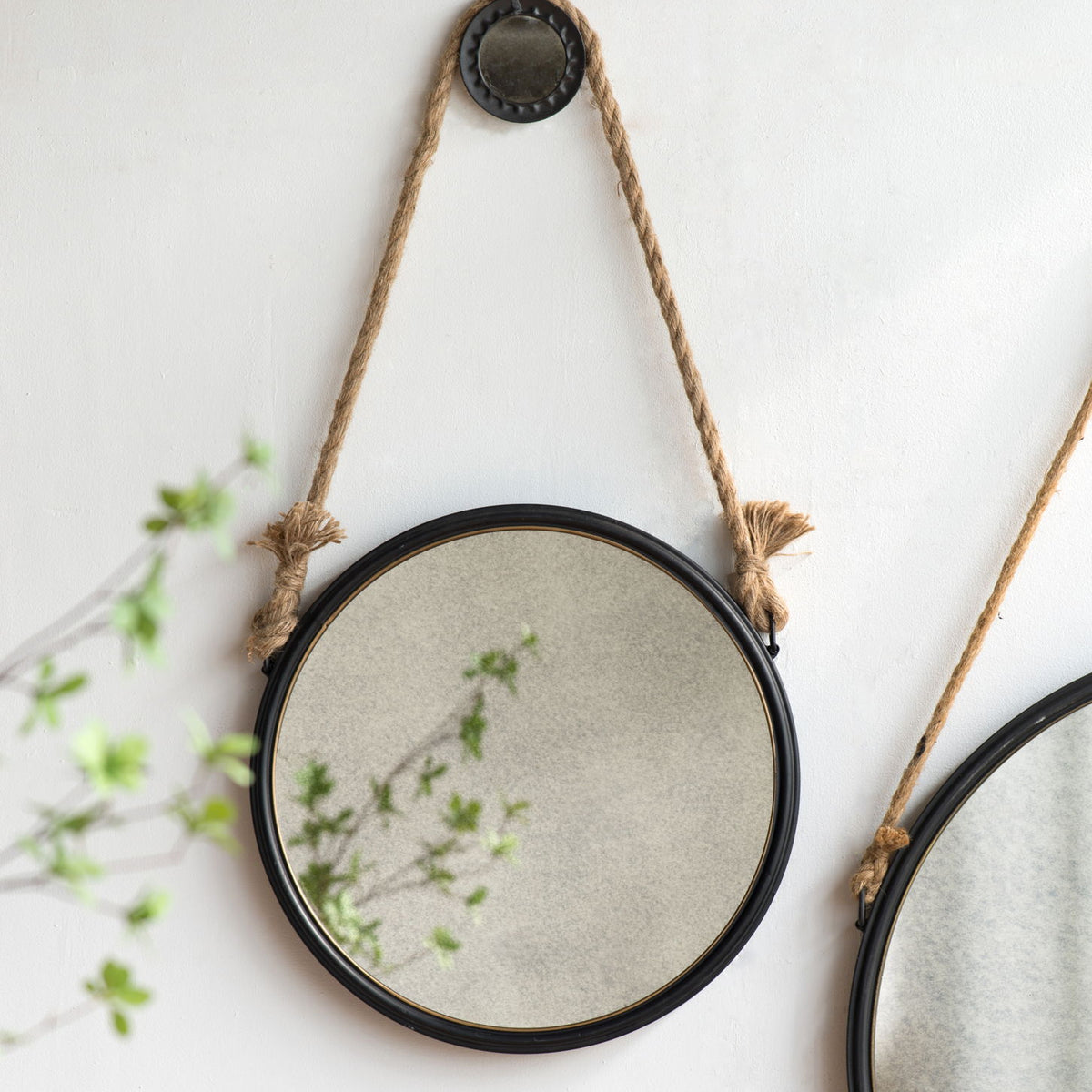 Handsome Cleveland Mirror With Rope Strap Contemporary Design Circle Mirror With Round Metal Frame For Wall Decor