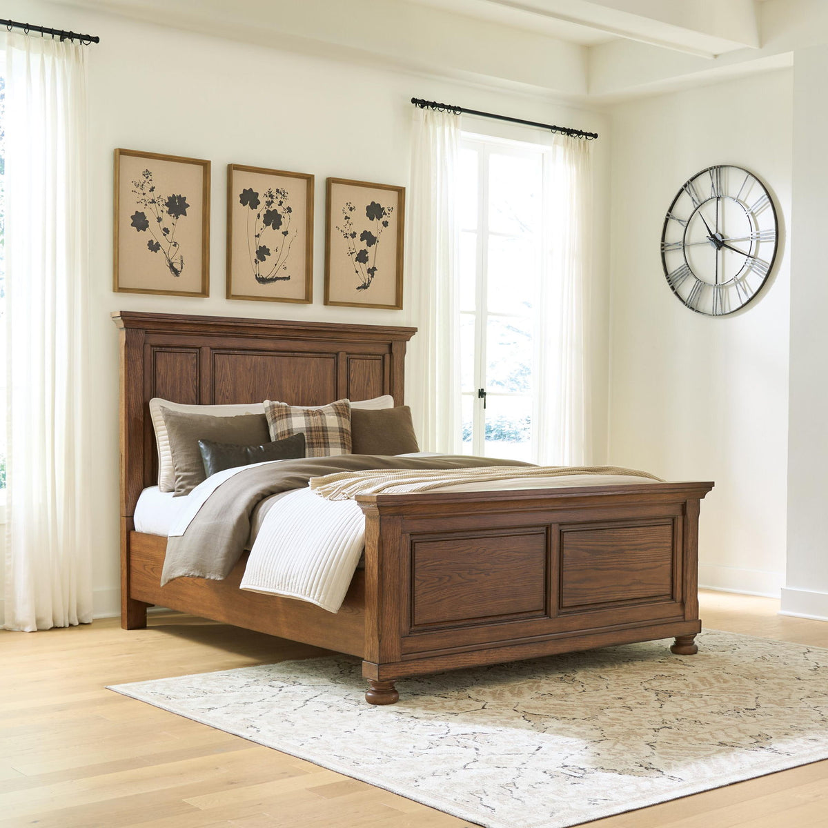 Zackaryn - Panel Bed
