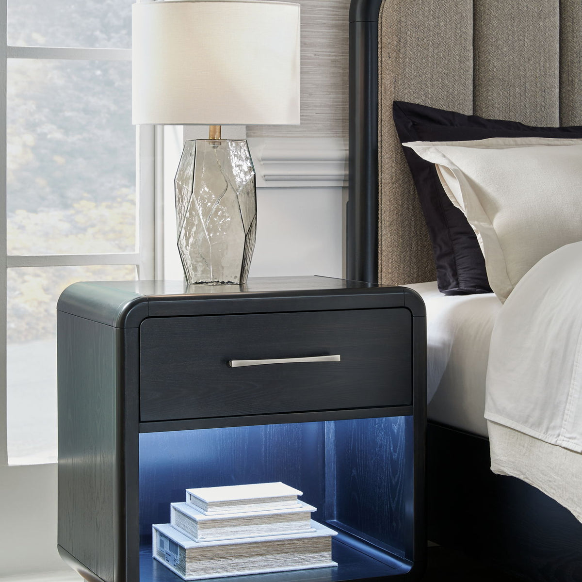 Rowanbeck - One Drawer Night Stand - Black