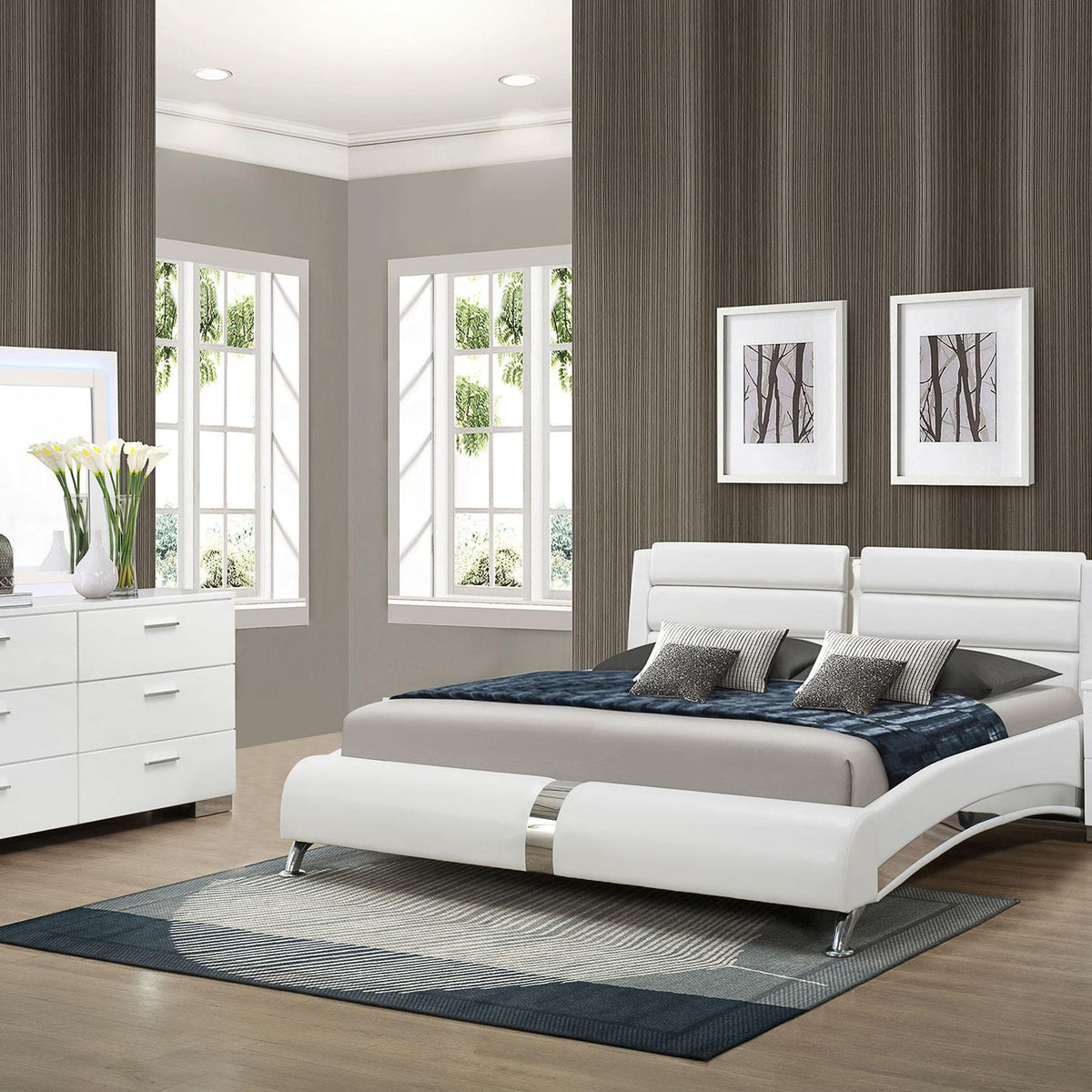 Jeremaine 4-piece Queen Bedroom Set White