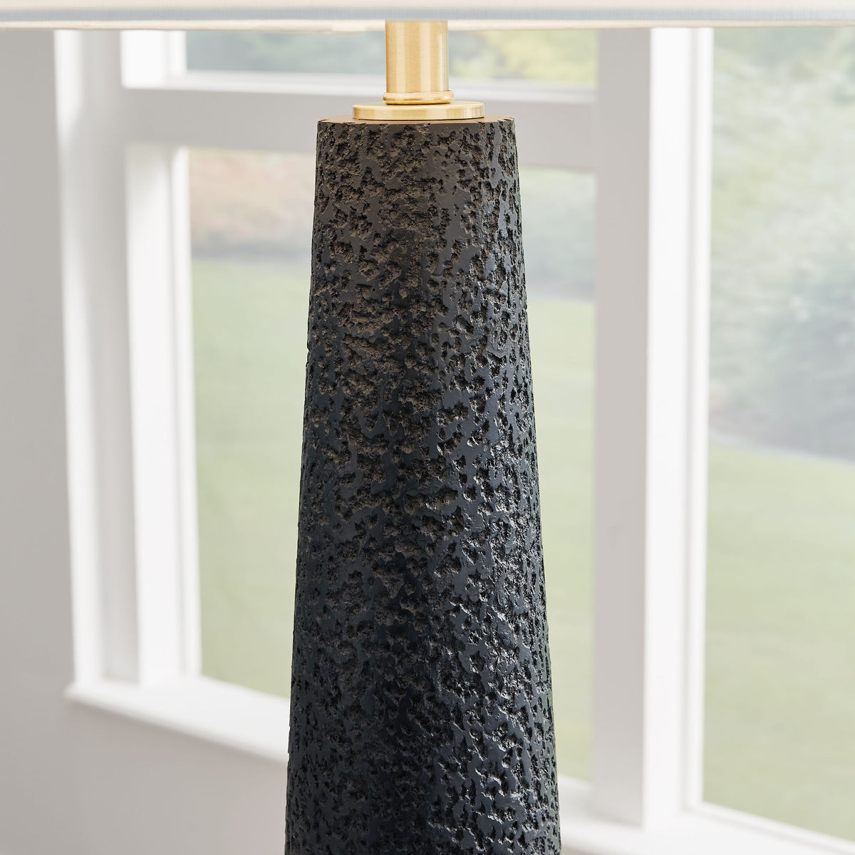 Hallburg - Poly Floor Lamp - Black