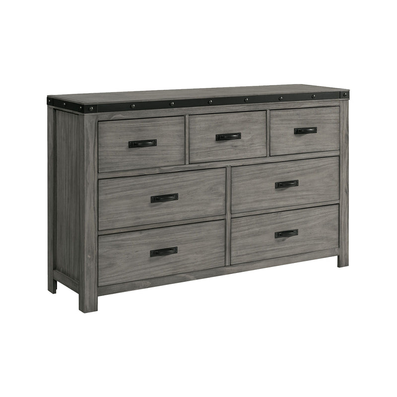 Wade - 7-Drawer Dresser