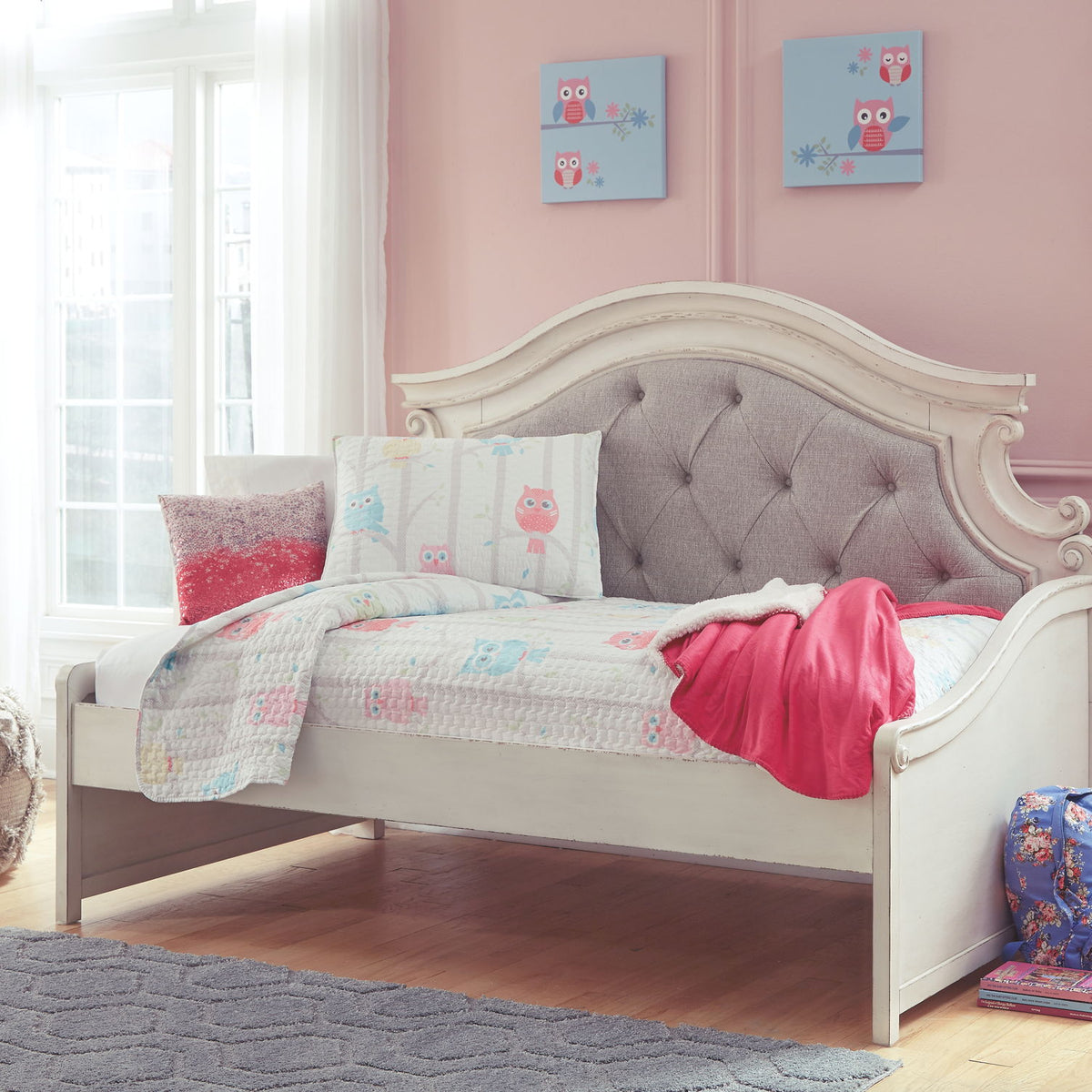 Realyn - Twin Day Bed with Storage - Chipped White