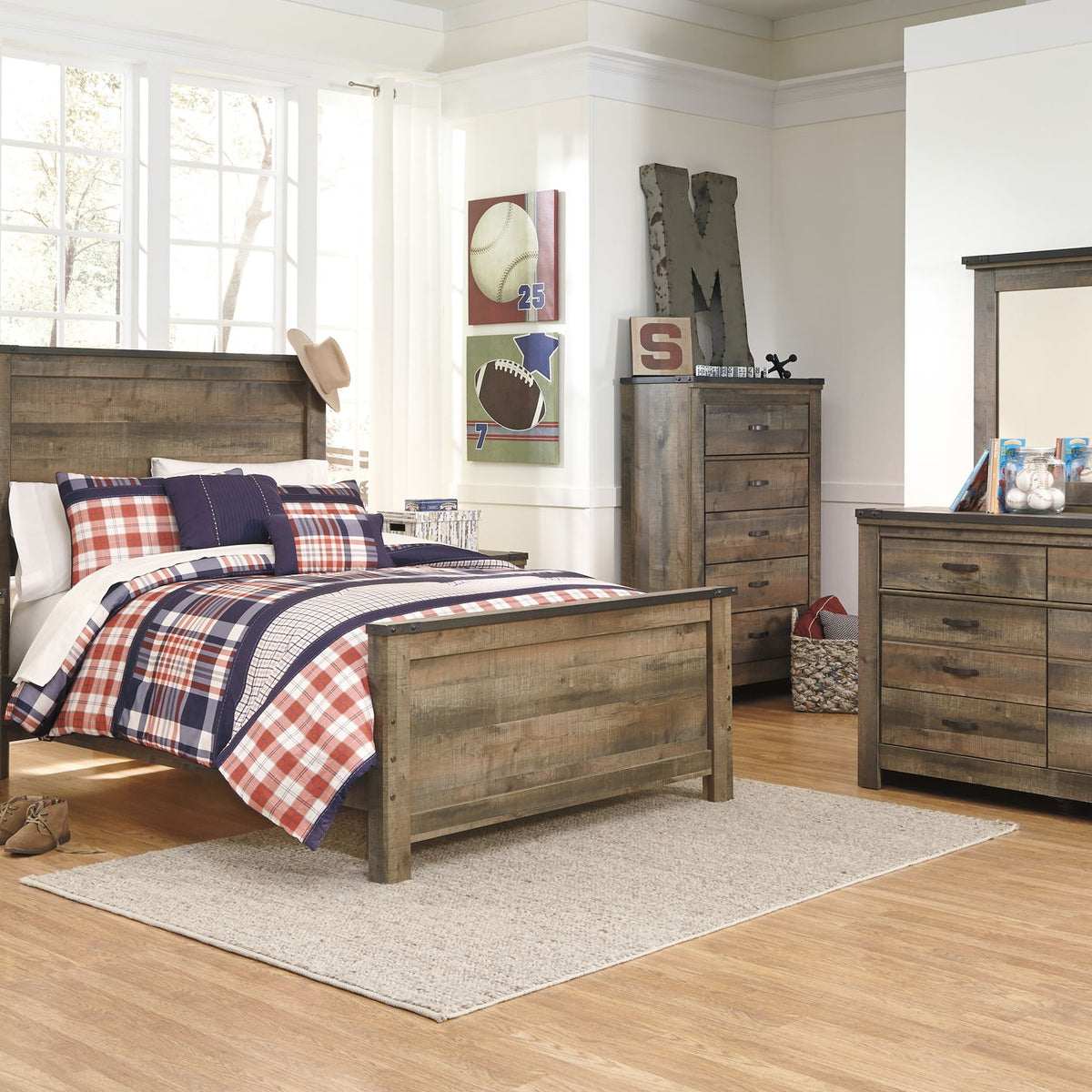 Trinell - Panel Bed
