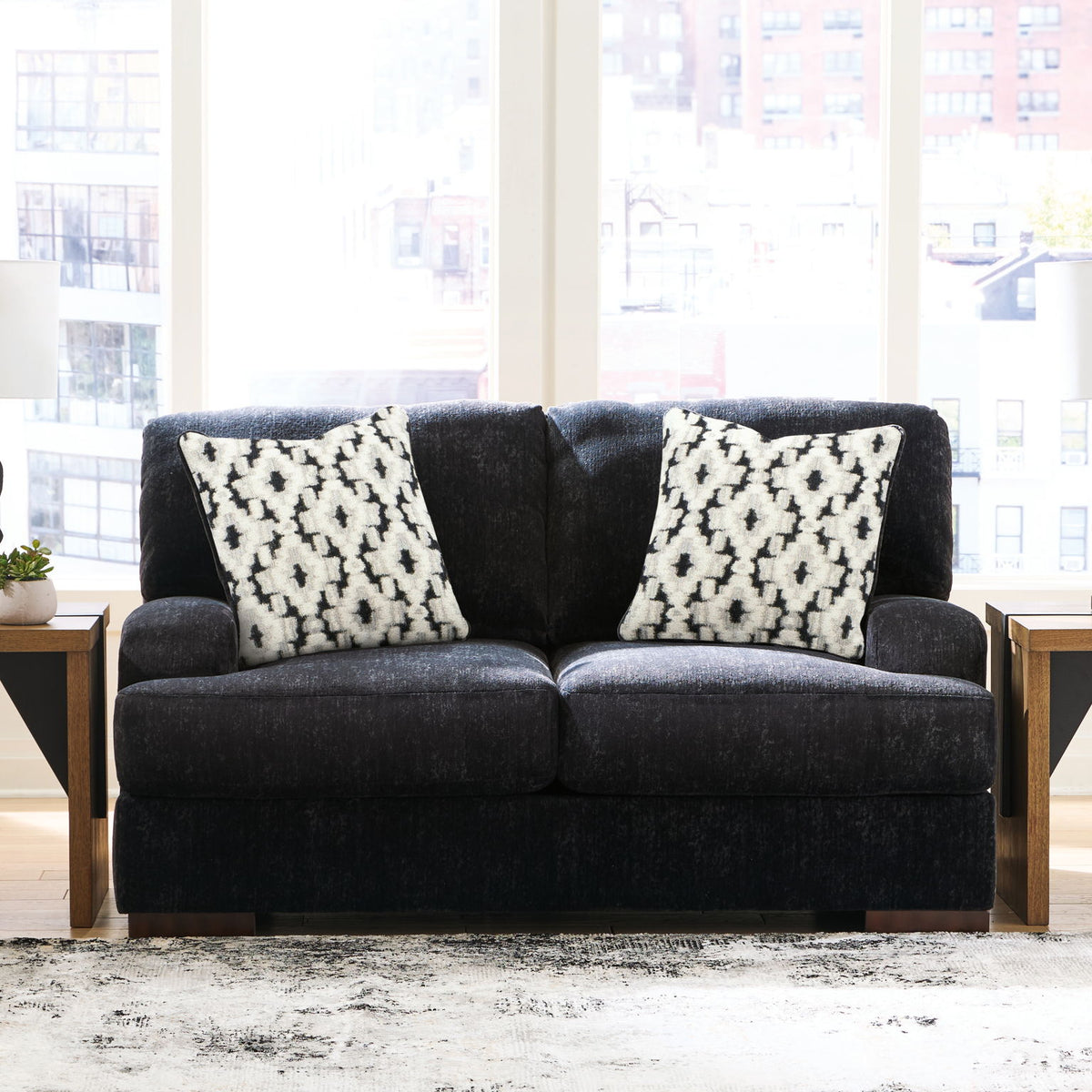 Whitmore Manor - Loveseat - Black Pearl