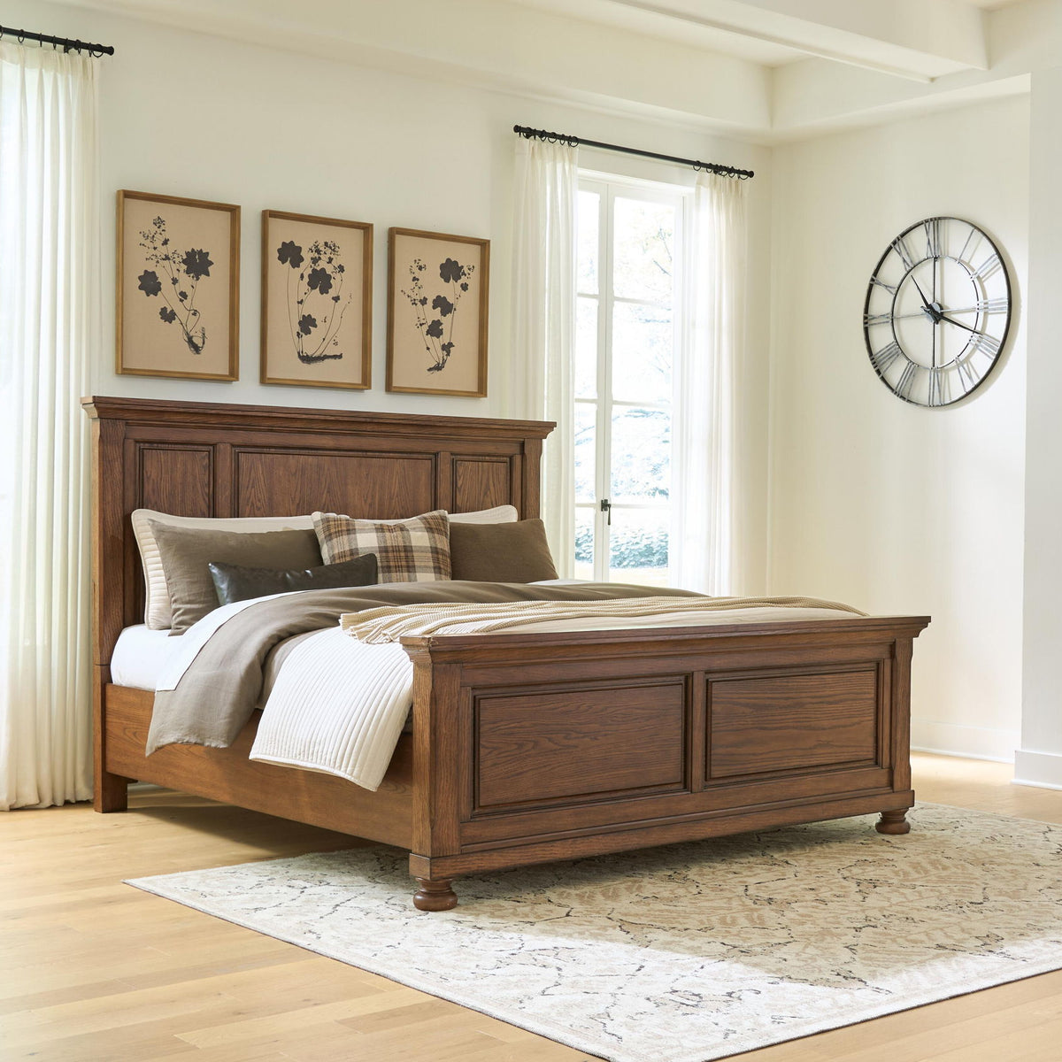 Zackaryn - King Panel Bed - Warm Brown