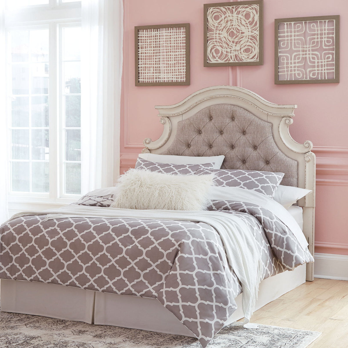 Realyn - Full UPH Panel Headboard - Chipped White