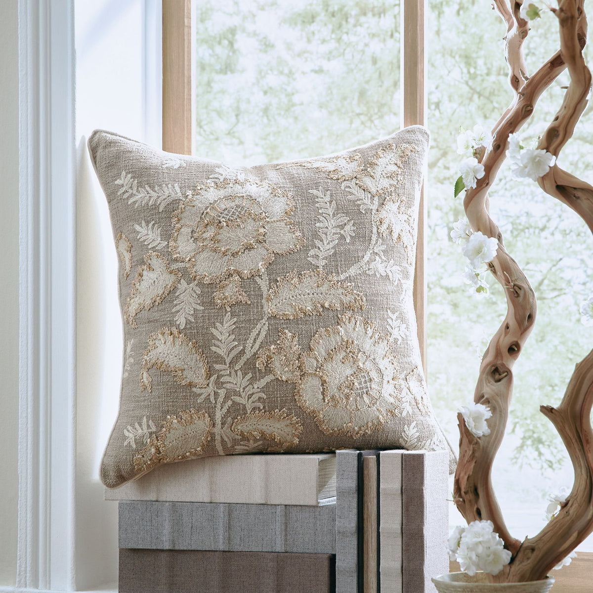 Viveka - Pillow