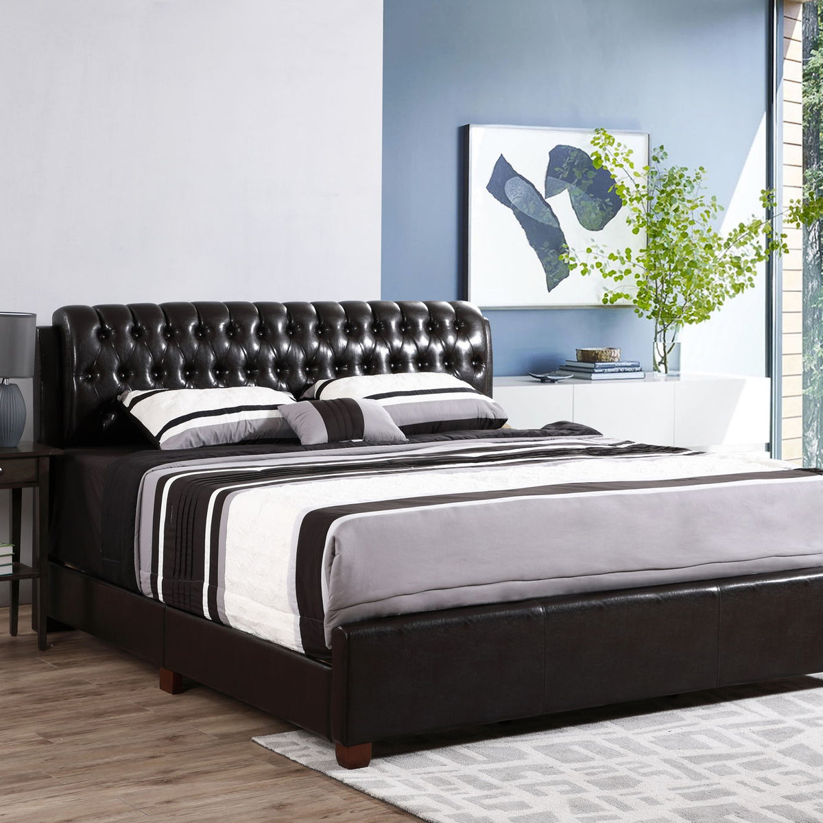 Marilla - Upholstered Bed