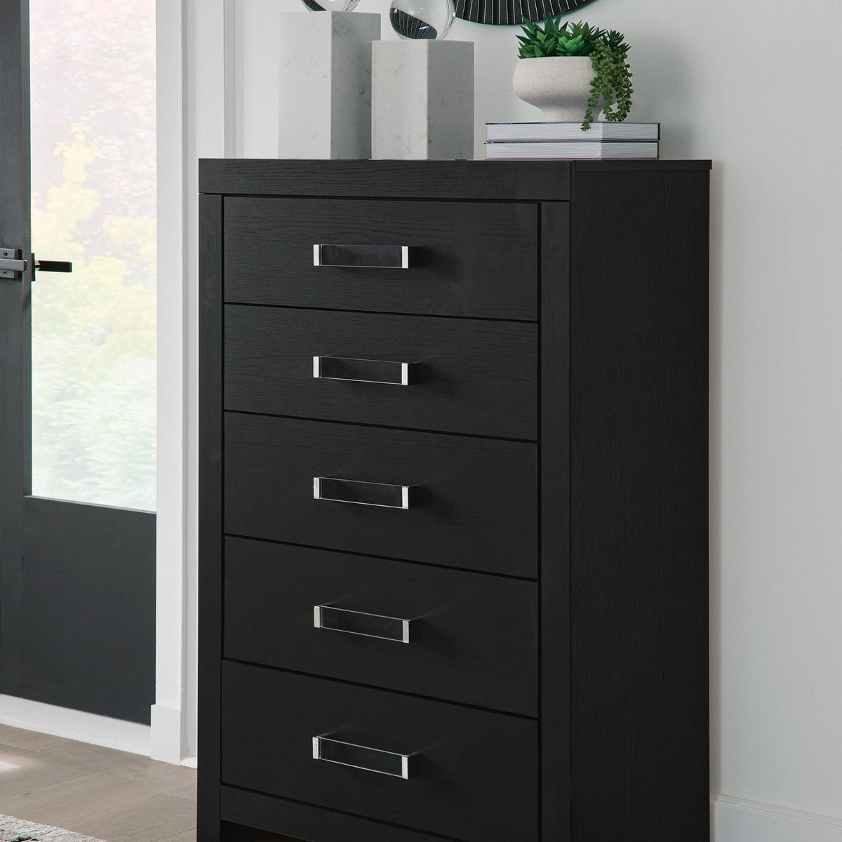 Maeling - Five Drawer Chest