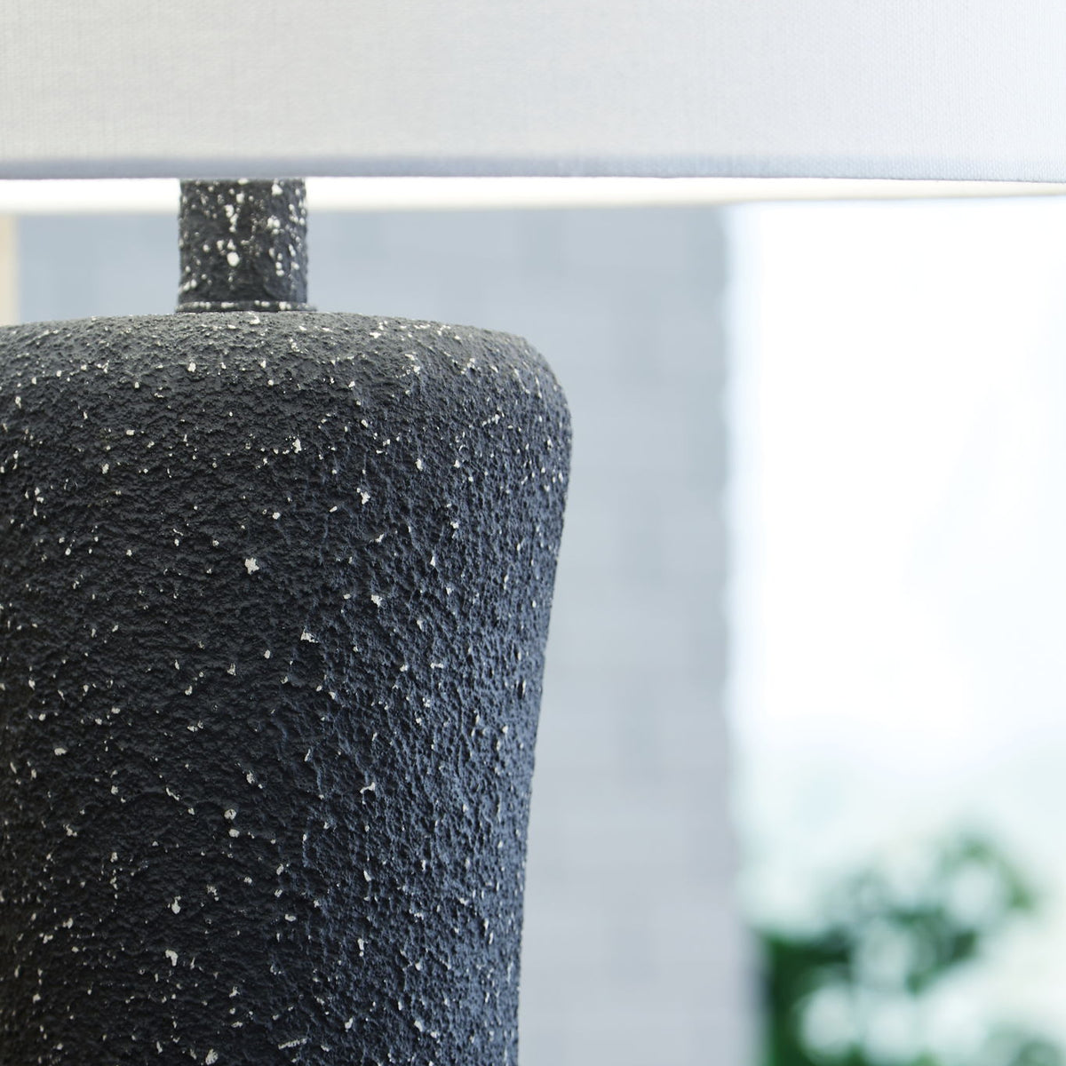 Maykins - Metal Table Lamp - Black