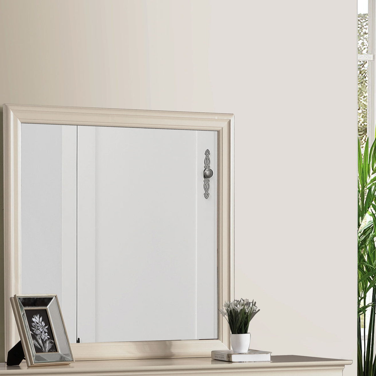 Traditional Wall Mirror For Any Space