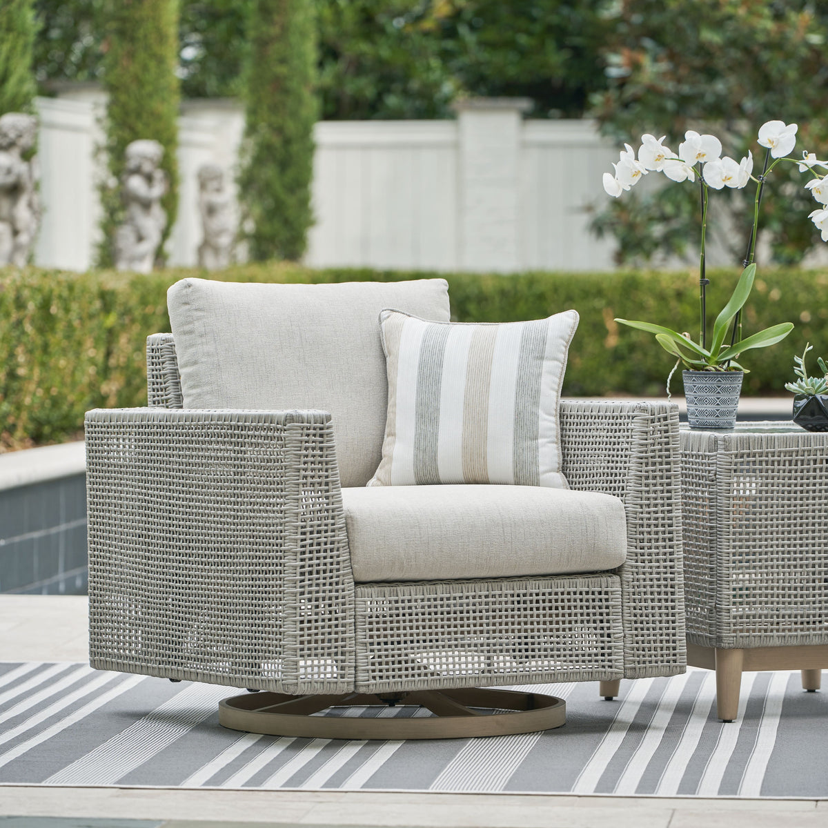 Seton Creek - Swivel Lounge With Cushion - Gray