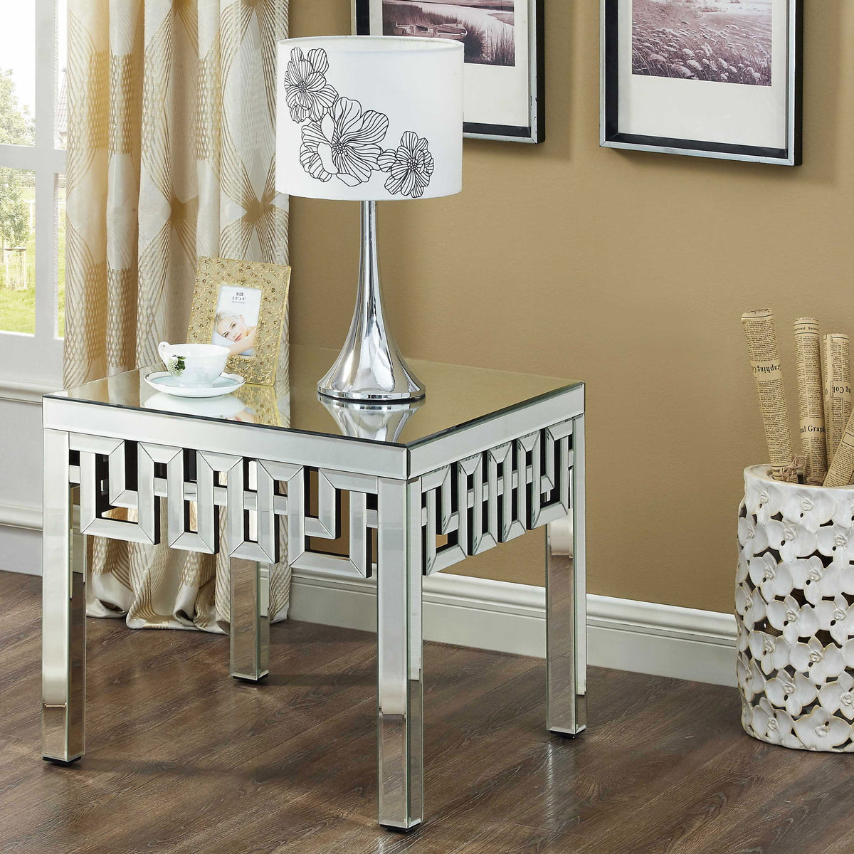 Aria - Table