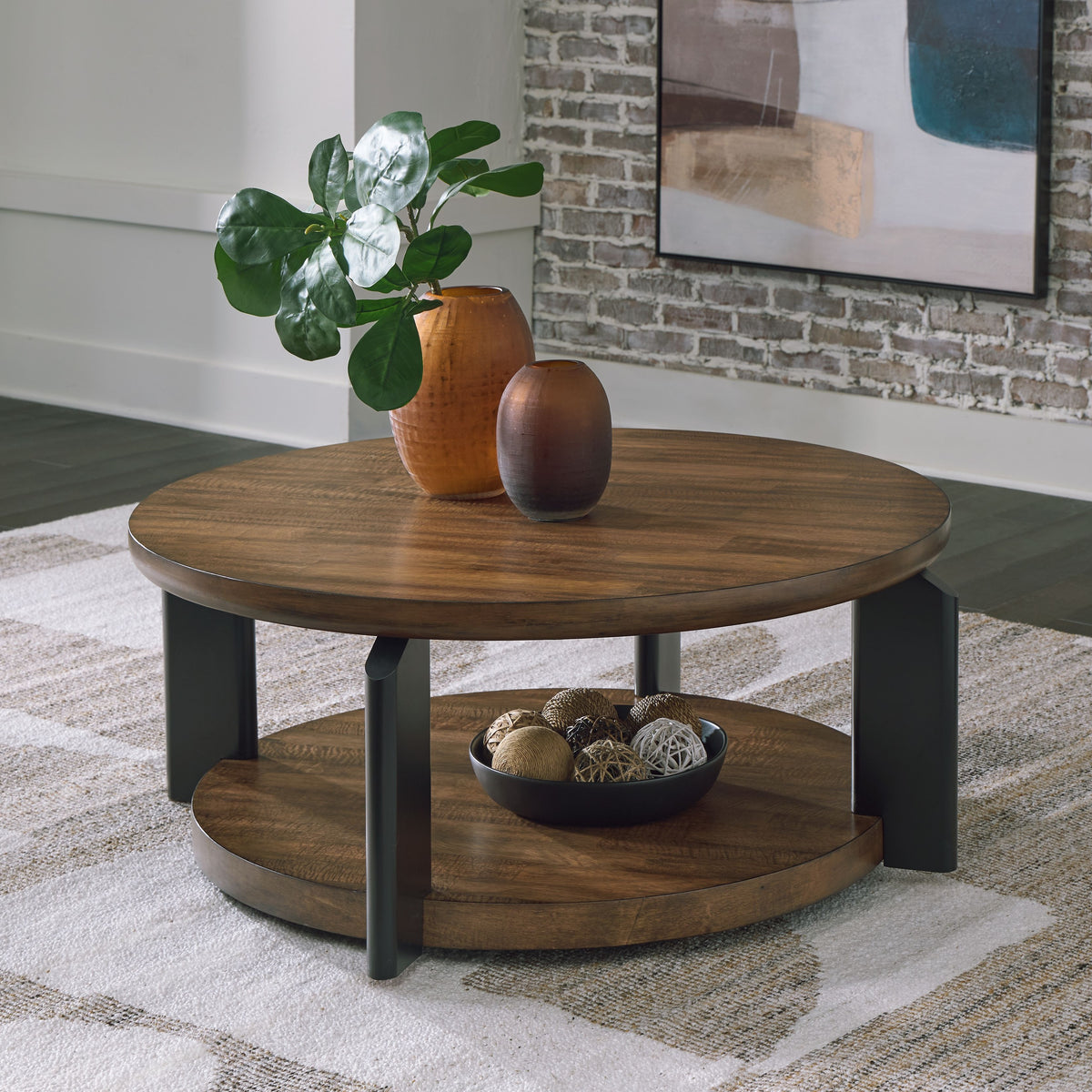 Kraeburn - Round Cocktail Table - Brown / Black