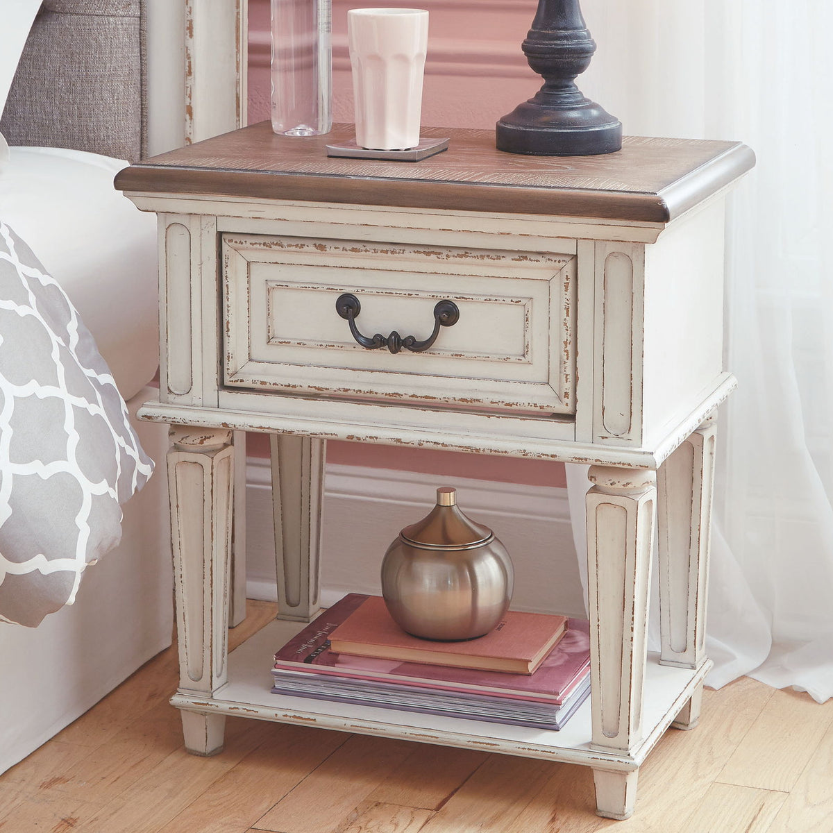 Realyn - Night Stand