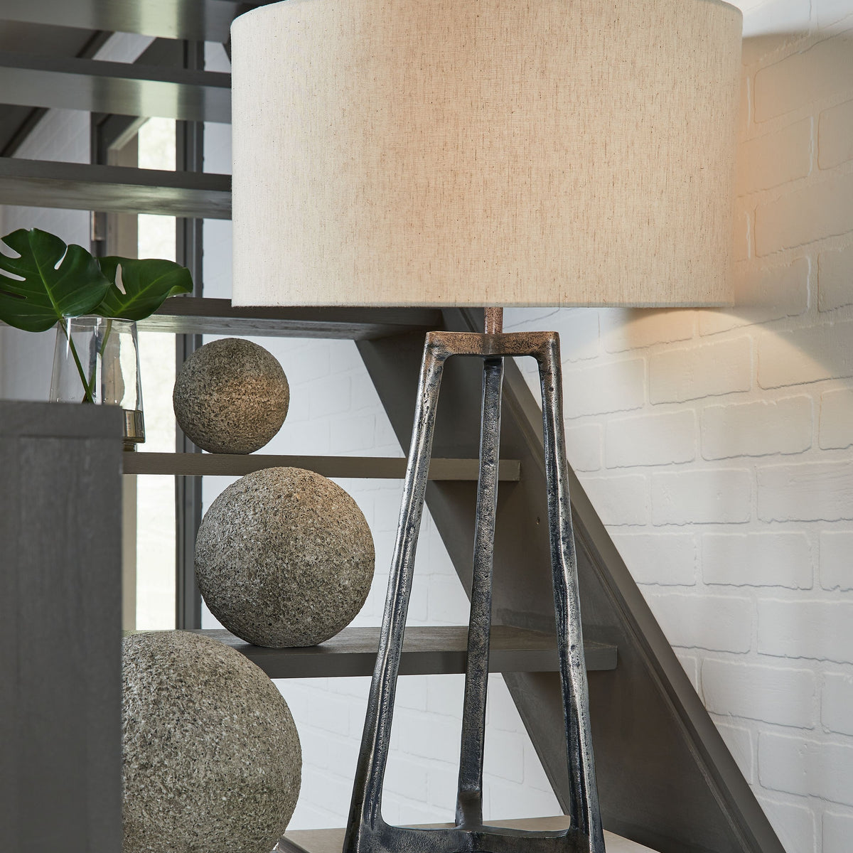 Ryandale - Table Lamp