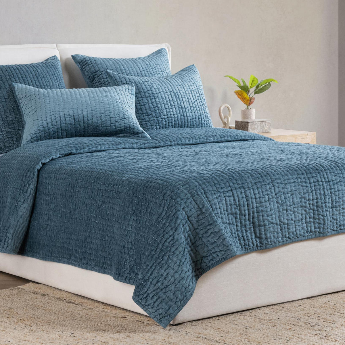 Bari - Velvet Quilt