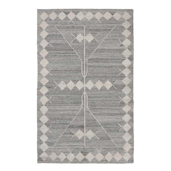 Indoor/outdoor rug in gray with cream diamond lattice border and symmetrical central medallion