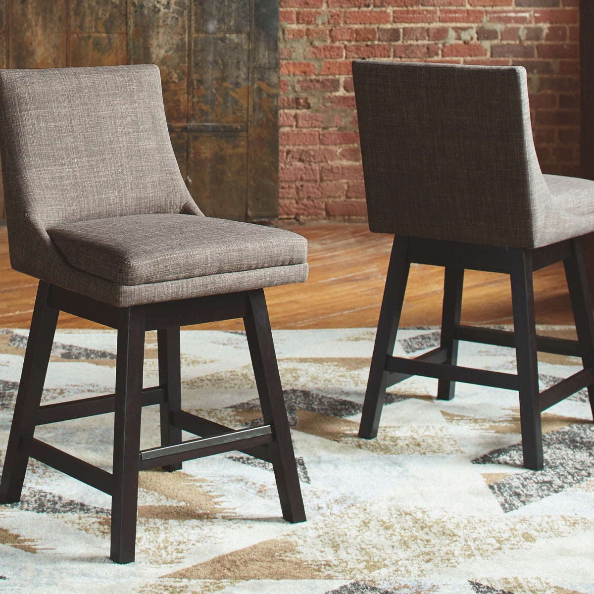 Tallenger - Swivel Barstool (Set of 2)