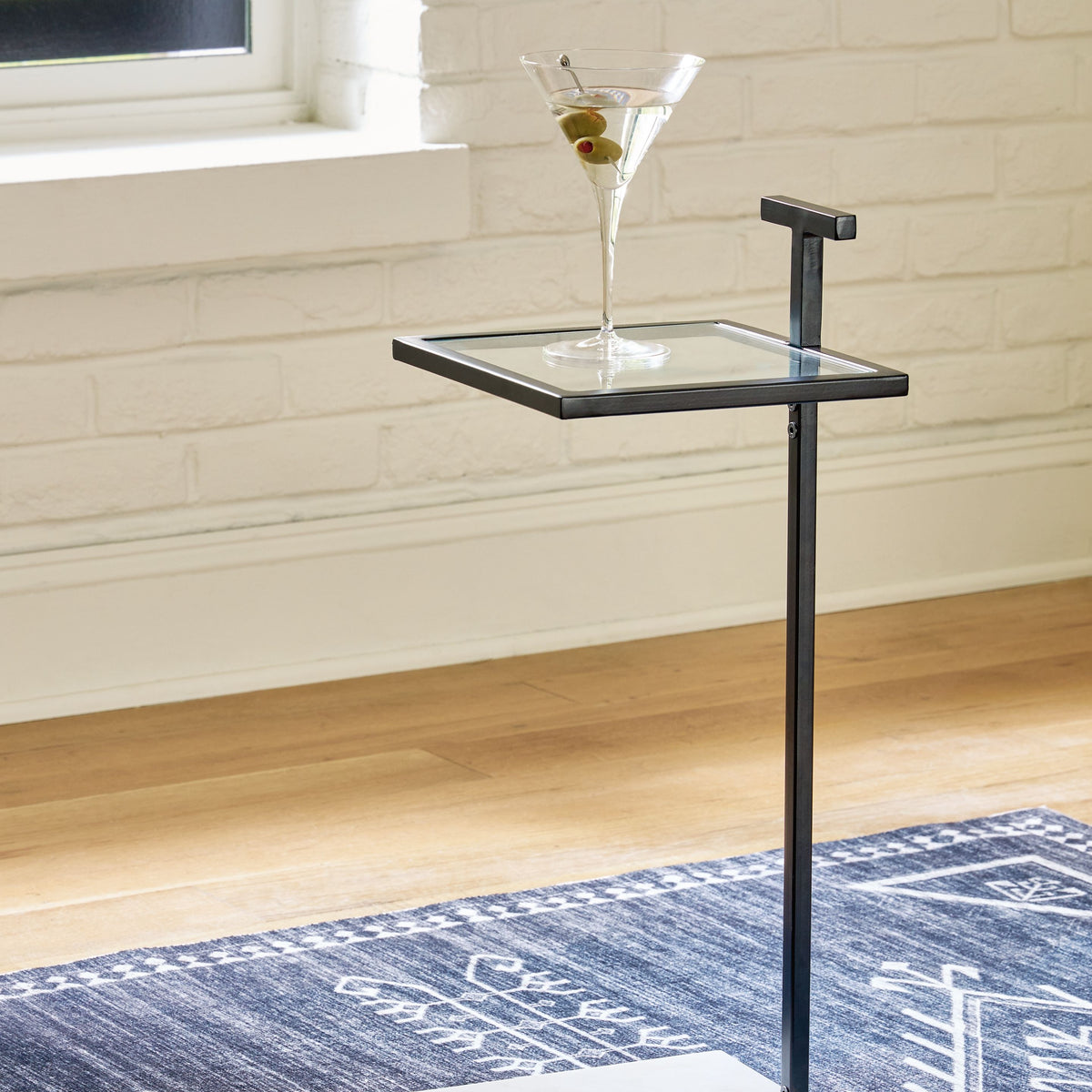 Mannill - Accent Table - Black / White