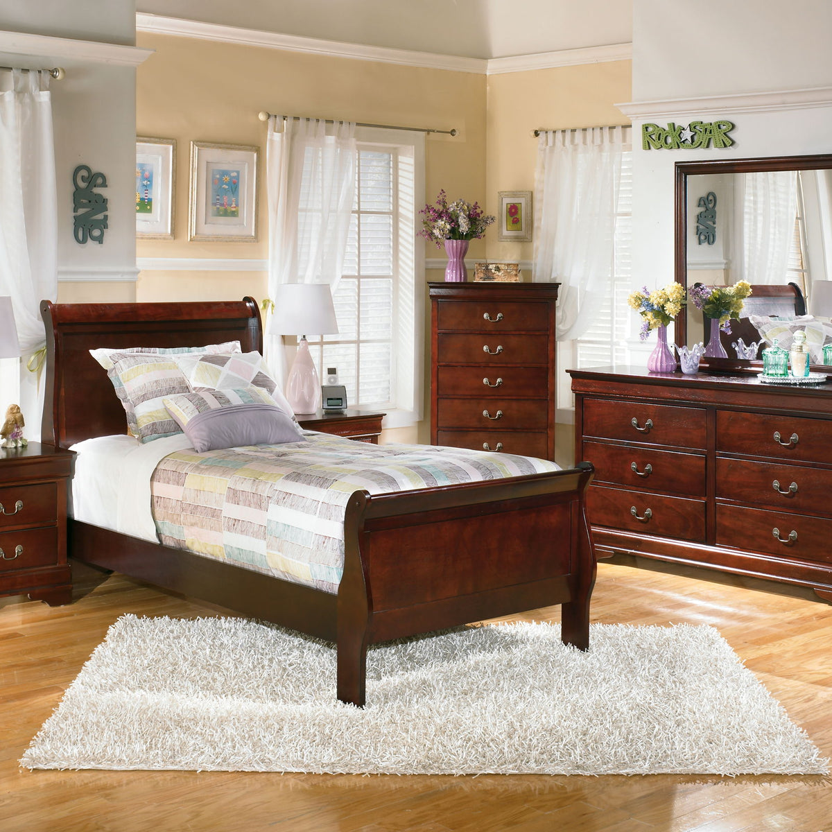 Alisdair - Chest - Reddish Brown