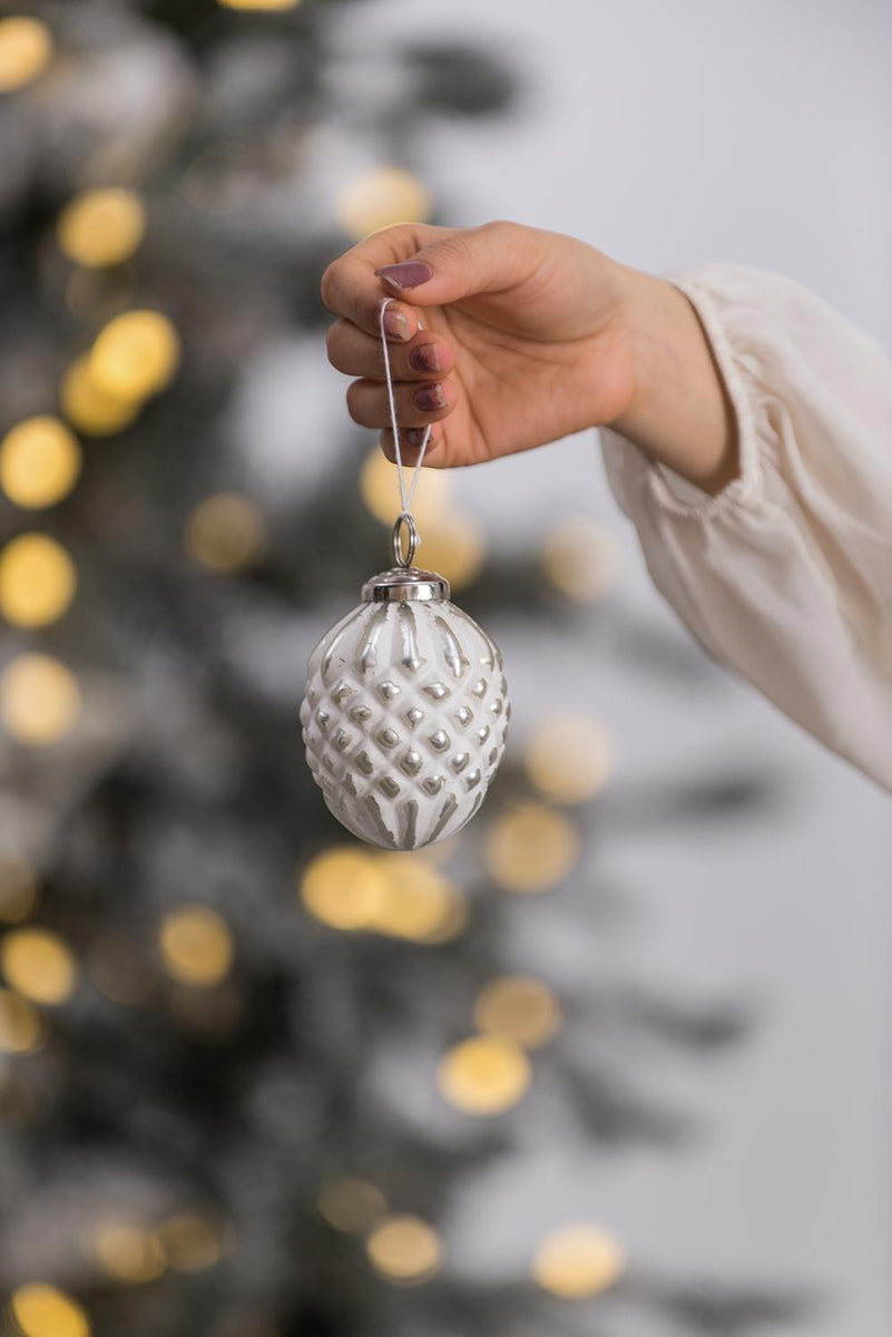 Christmas Ball Ornaments, Glass Decorative Hanging Ball Christmas Tree Ornaments For Holiday Party Decorations (Set of 12) - White