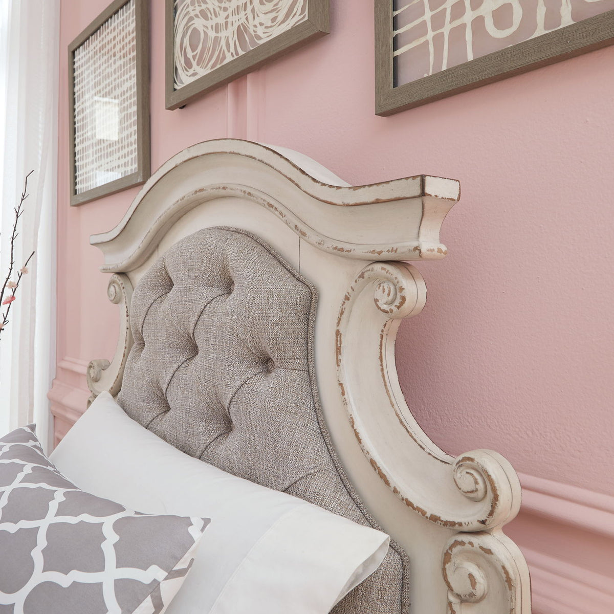 Realyn - Panel Bed