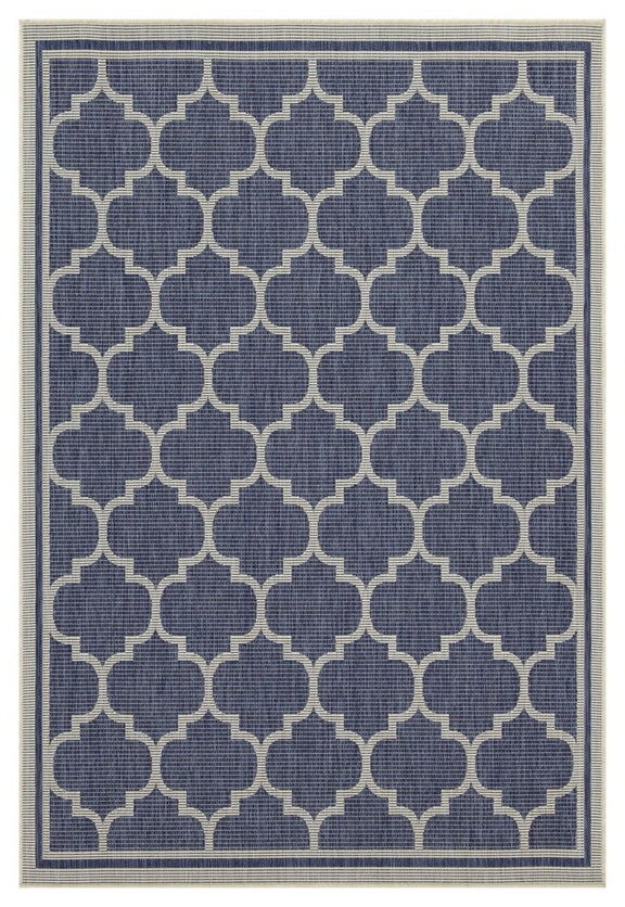Medium blue polypropylene area rug with repeating quatrefoil pattern and thin border