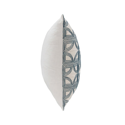 Villa Classics - Elea Pillow 22' x 22' - Ivory/Navy
