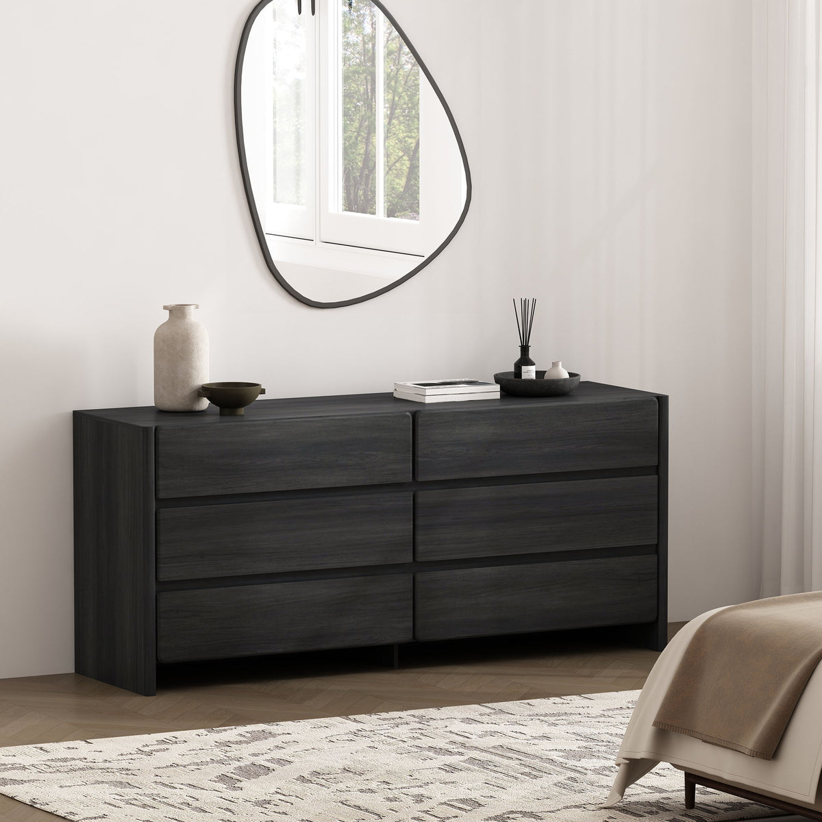 Manhattan Linda - Dresser
