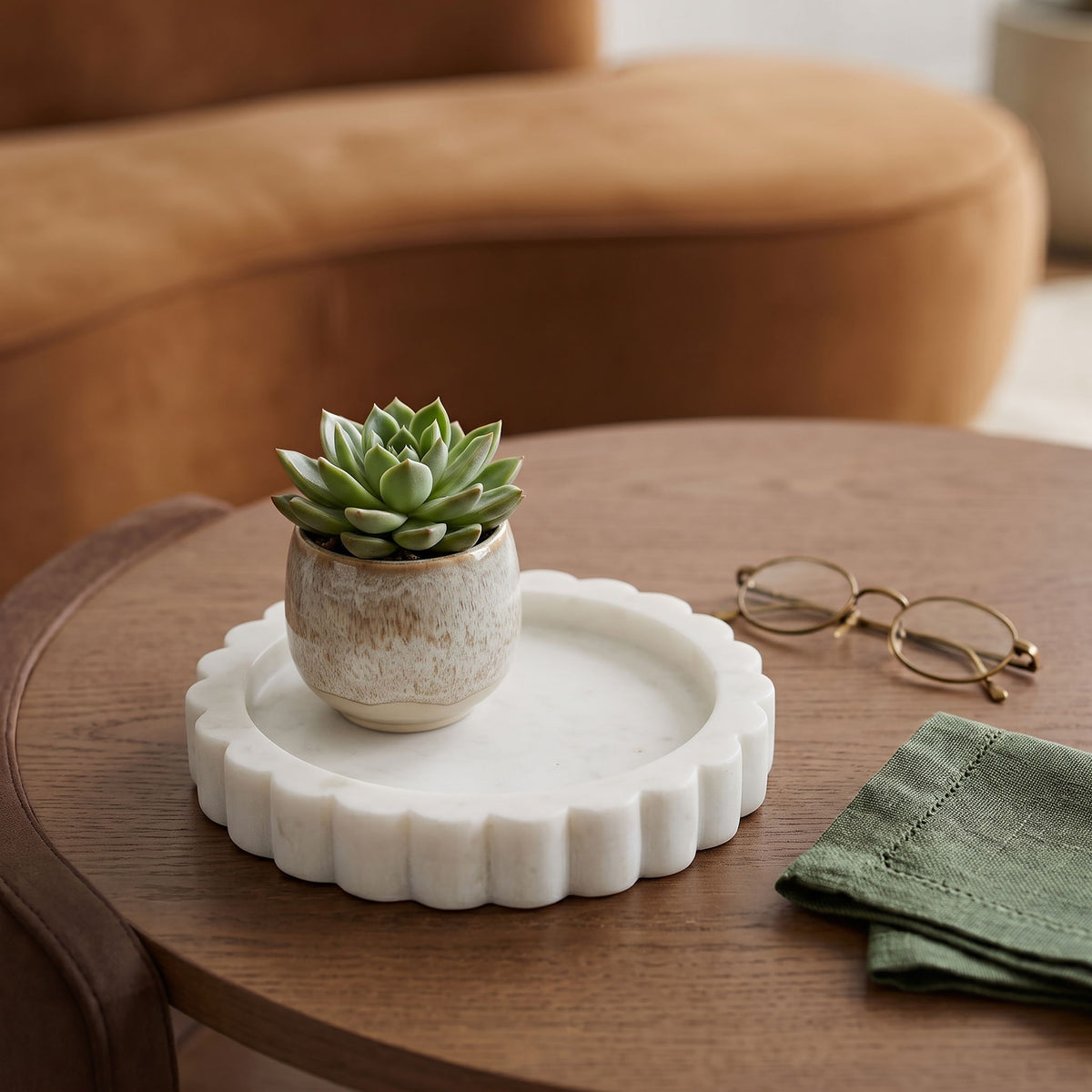 Ricardo genuine marble tray, white scalloped rim