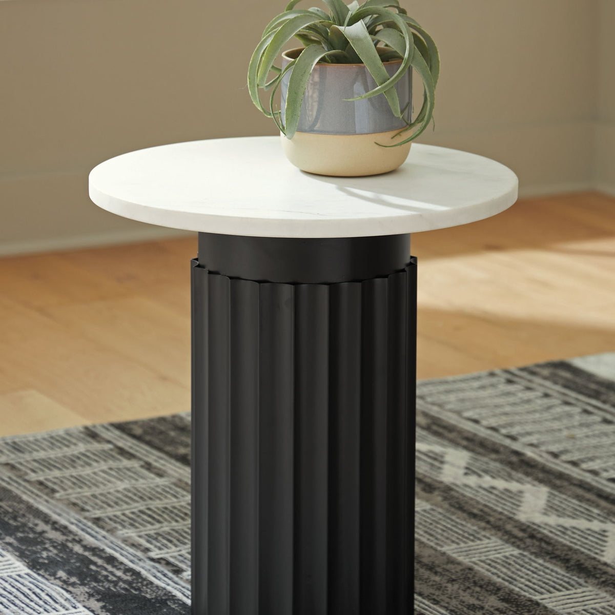 Wainstone - Black / White - Accent Table
