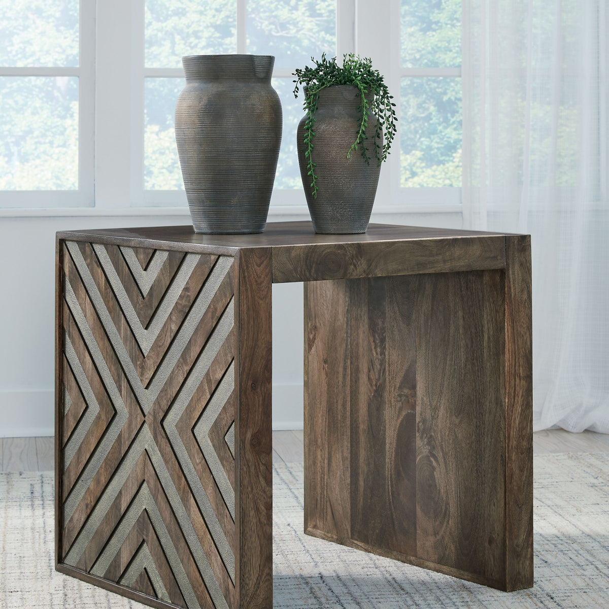 Dreggan - Square End Table - Brown