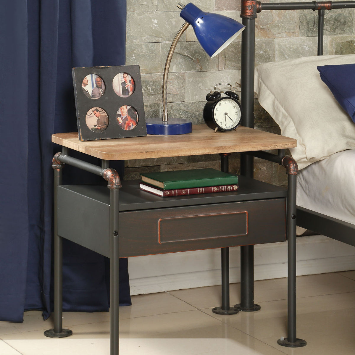 Nicipolis - Nightstand