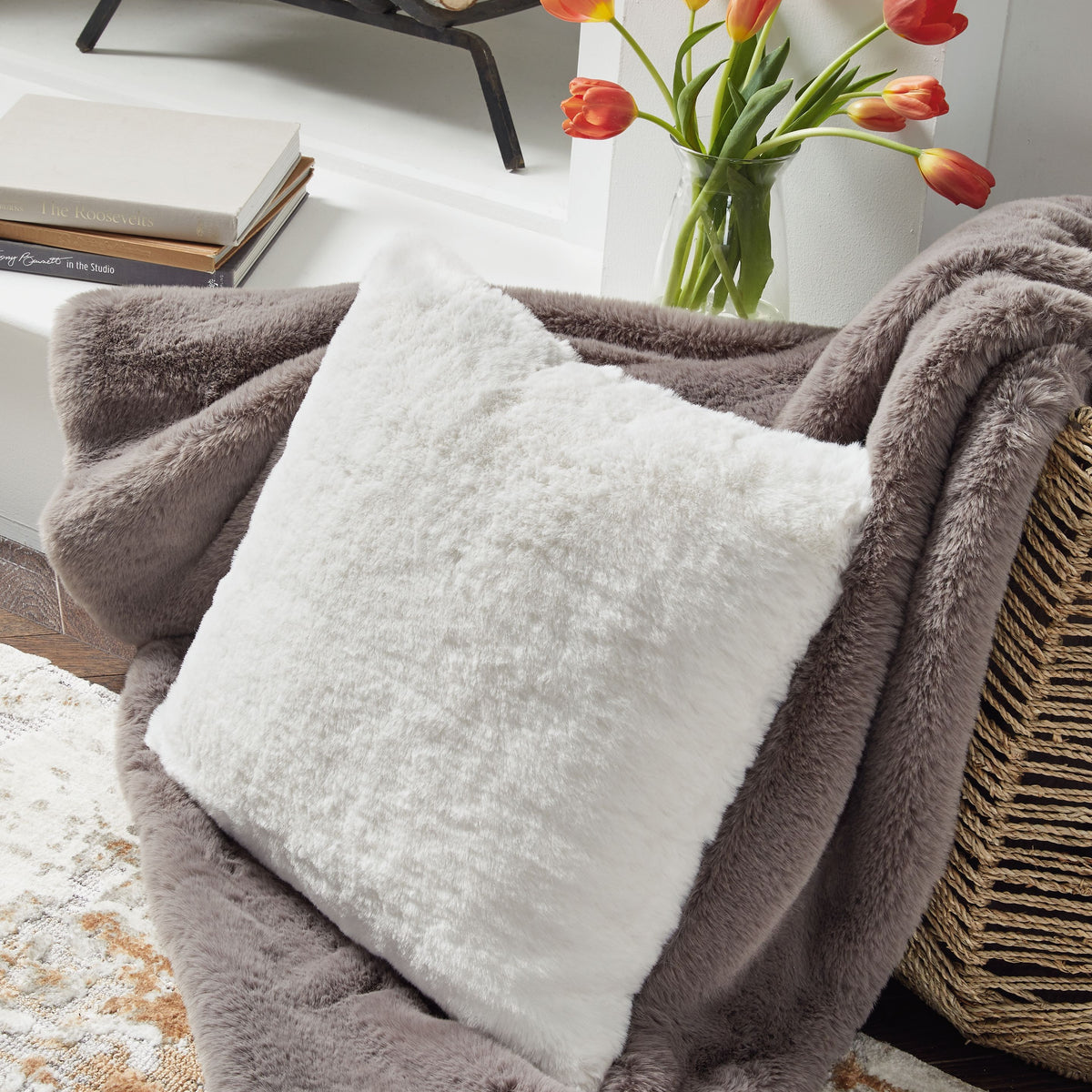 Gariland - Faux Fur Pillow
