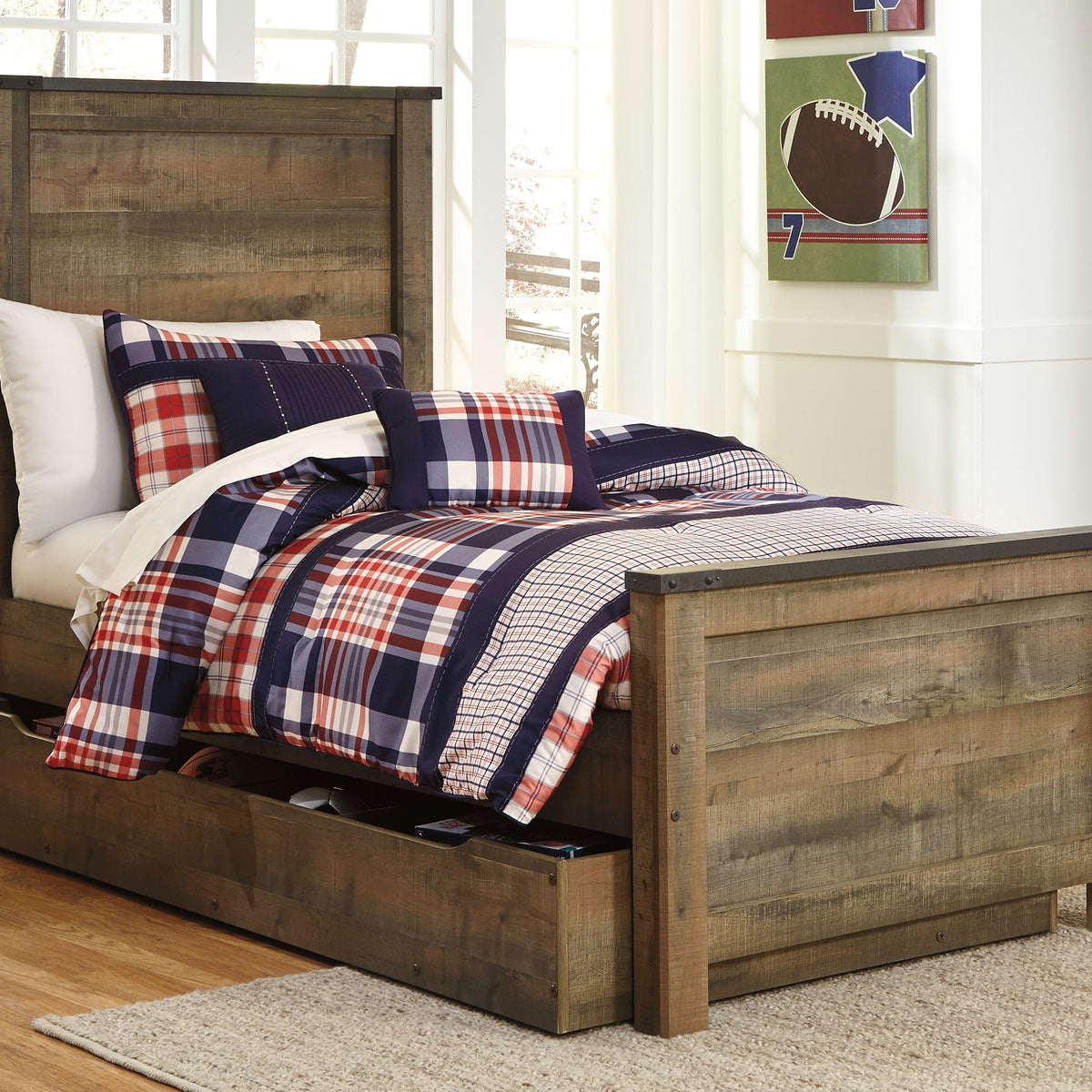 Trinell - Panel Bed