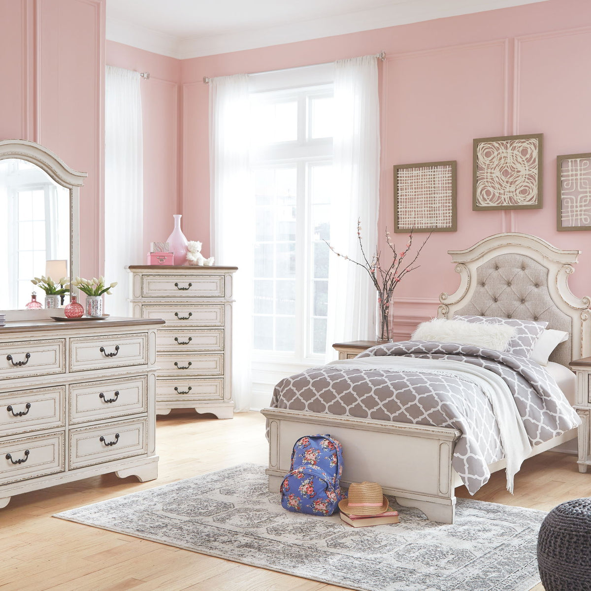 Realyn - Panel Bed