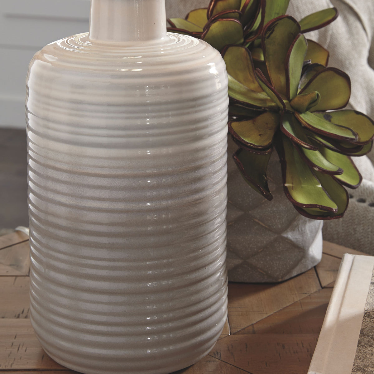 Marnina - Table Lamp