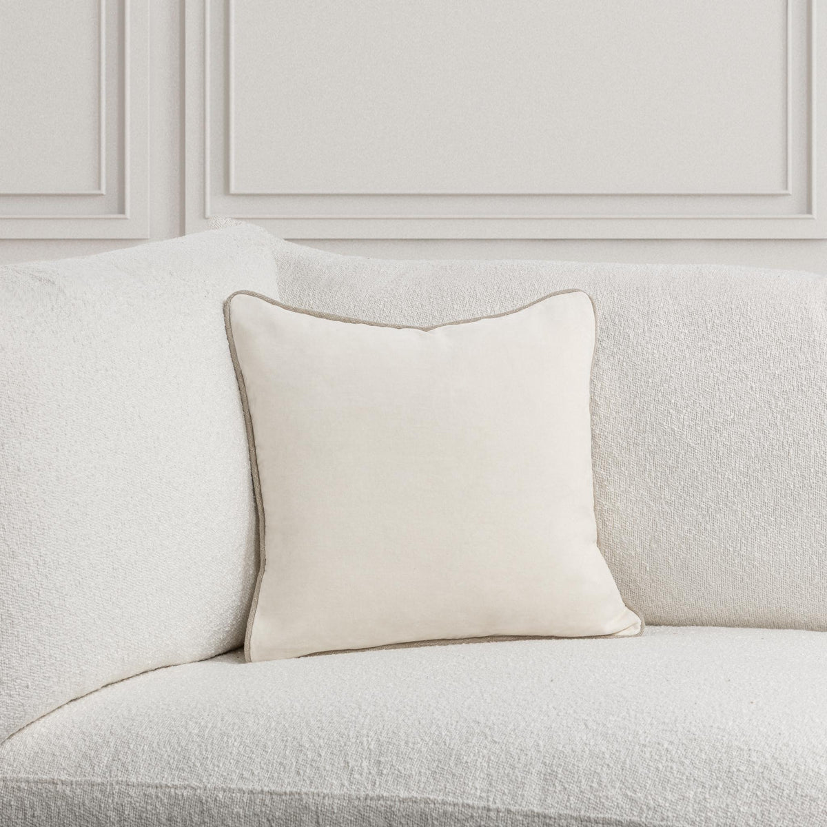 Heirloom Velvet - SLD Pillow - Ivory