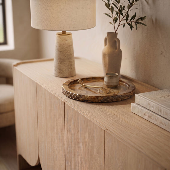 Sandstone round tray with sand-toned veined stripes and scalloped rim