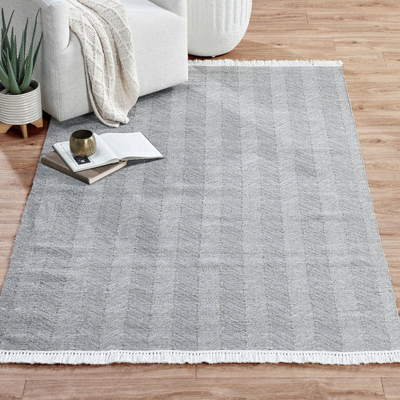 Augusta indoor/outdoor rug in light gray with chevron pattern and white fringed trim