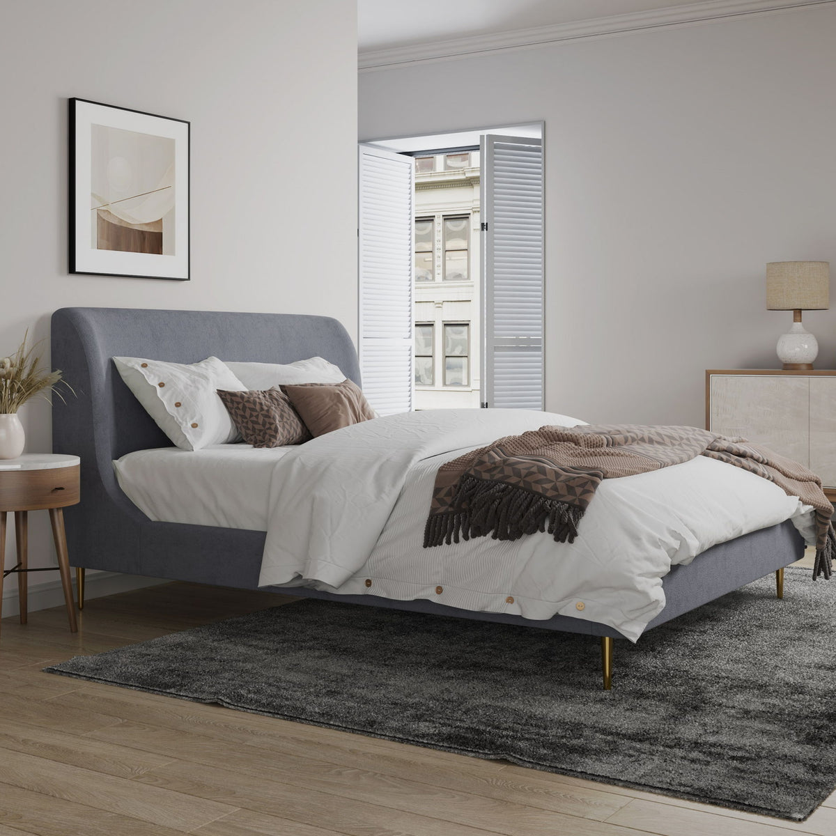 Manhattan Heather - Bed With Gold Legs