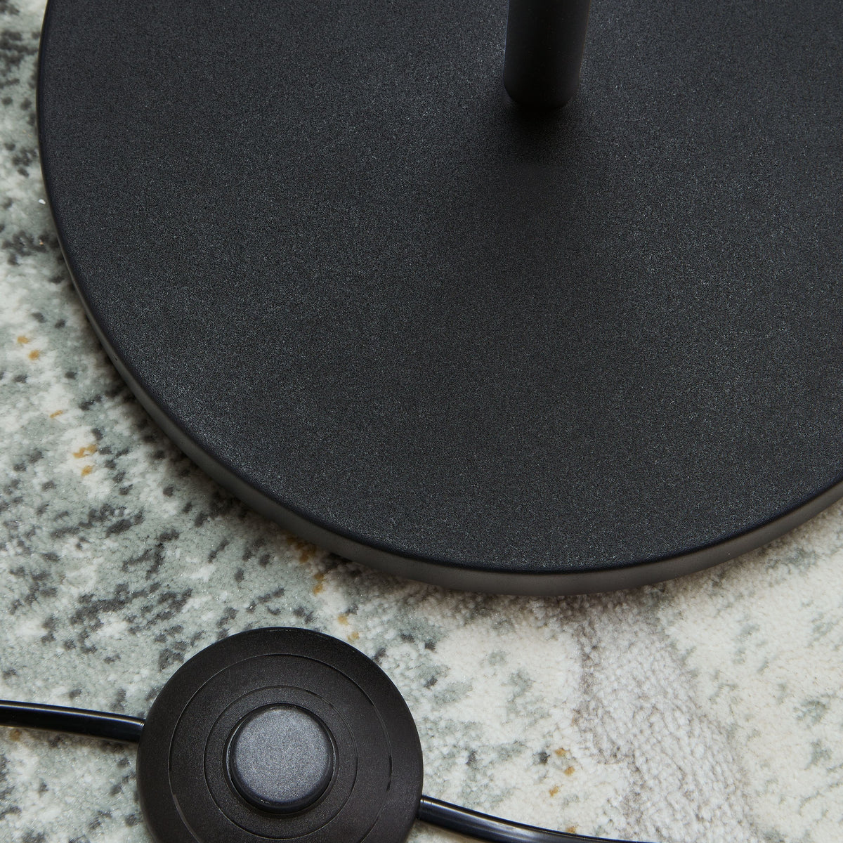Abanson - Black - Metal Floor Lamp