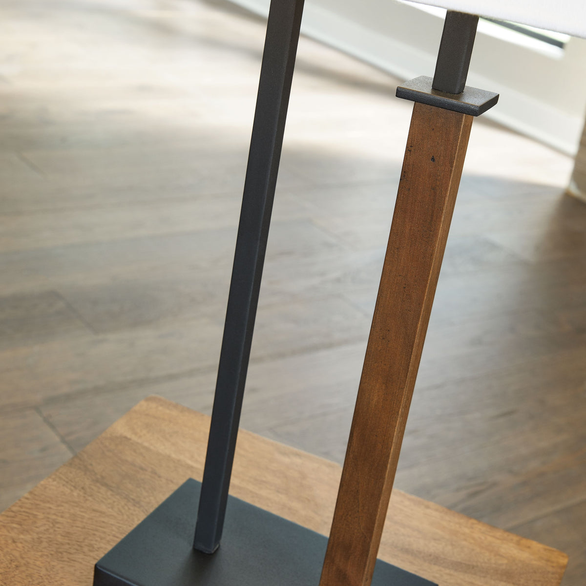 Voslen - Black / Brown - Metal Table Lamp (Set of 2)