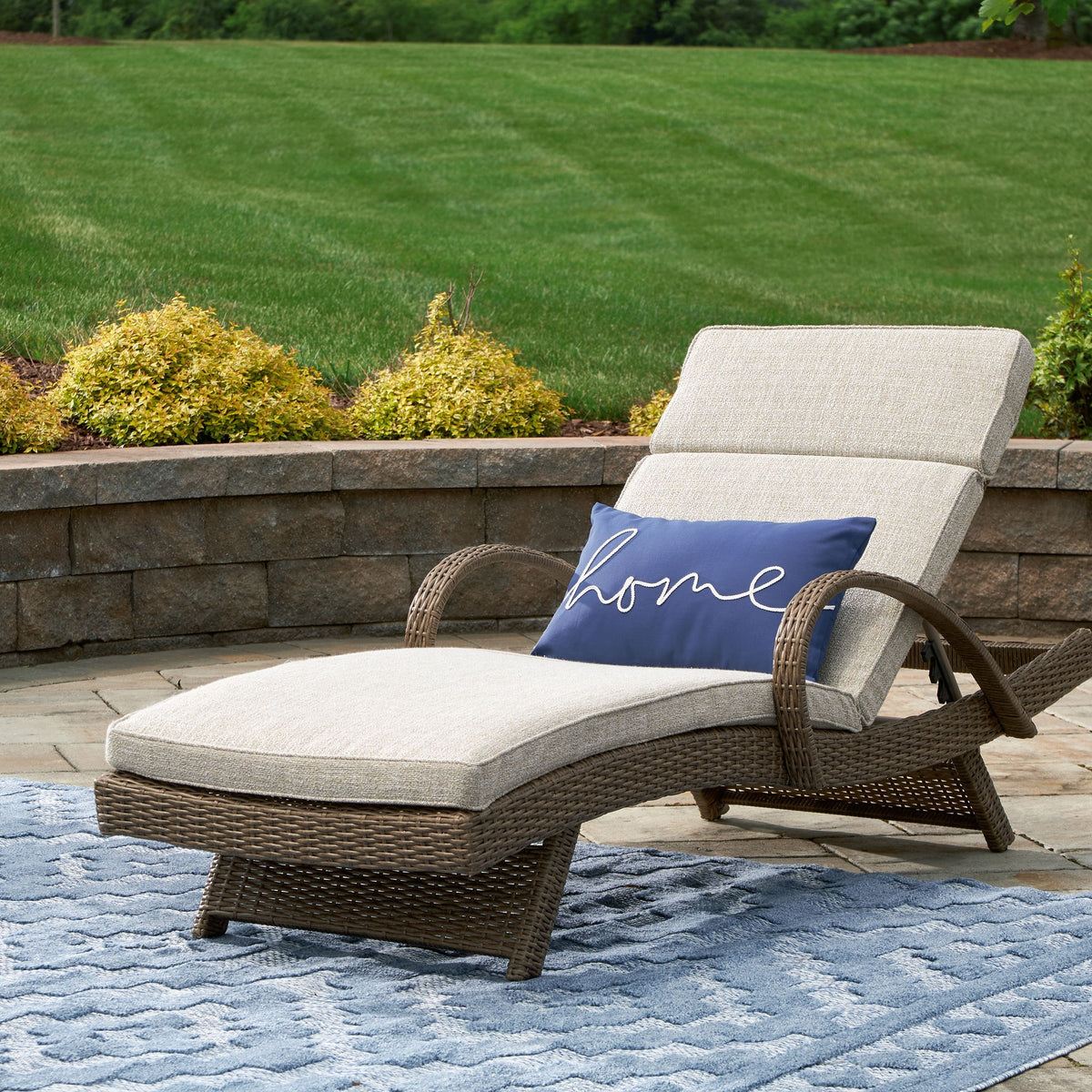 Beachcroft - Chaise Lounge With Cushion - Beige